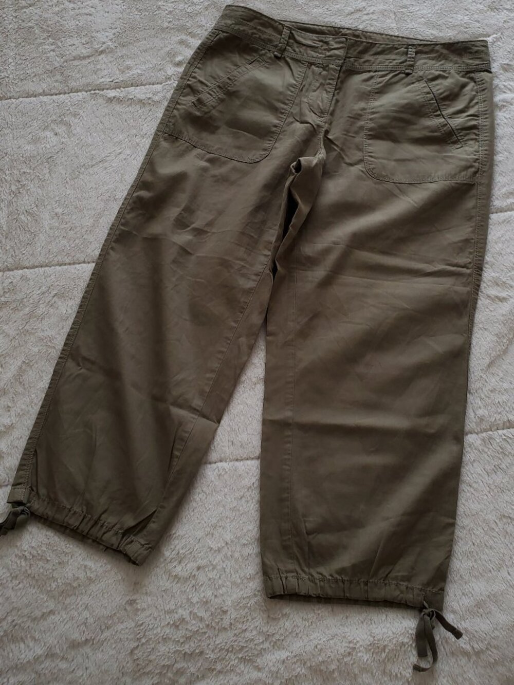 Ann Taylor LOFT Olive Green Casual Capri Pants